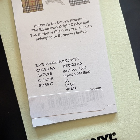 NWT black Burberry trench in subtle and sophisticated TB print - Picture 10 of 15